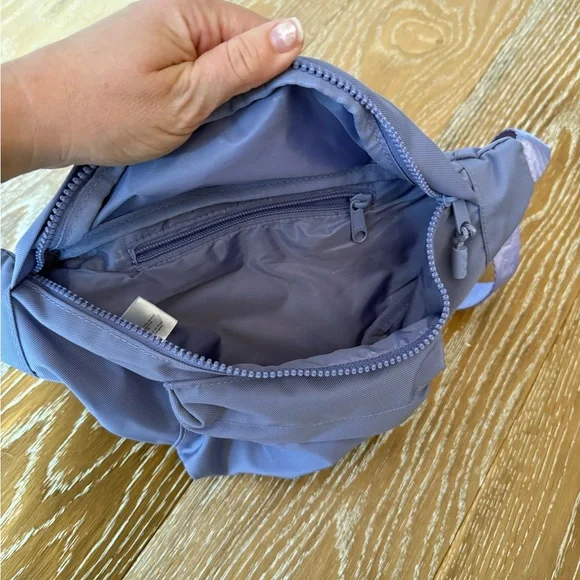 Dare to Roam Outrider Belt Bag
NEW Phantom Purple Ciara DTR
Fanny Pack NWOT - Picture 7 of 7